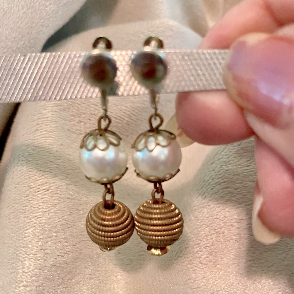 Vintage gold tone faux Pearl screw back Earrings